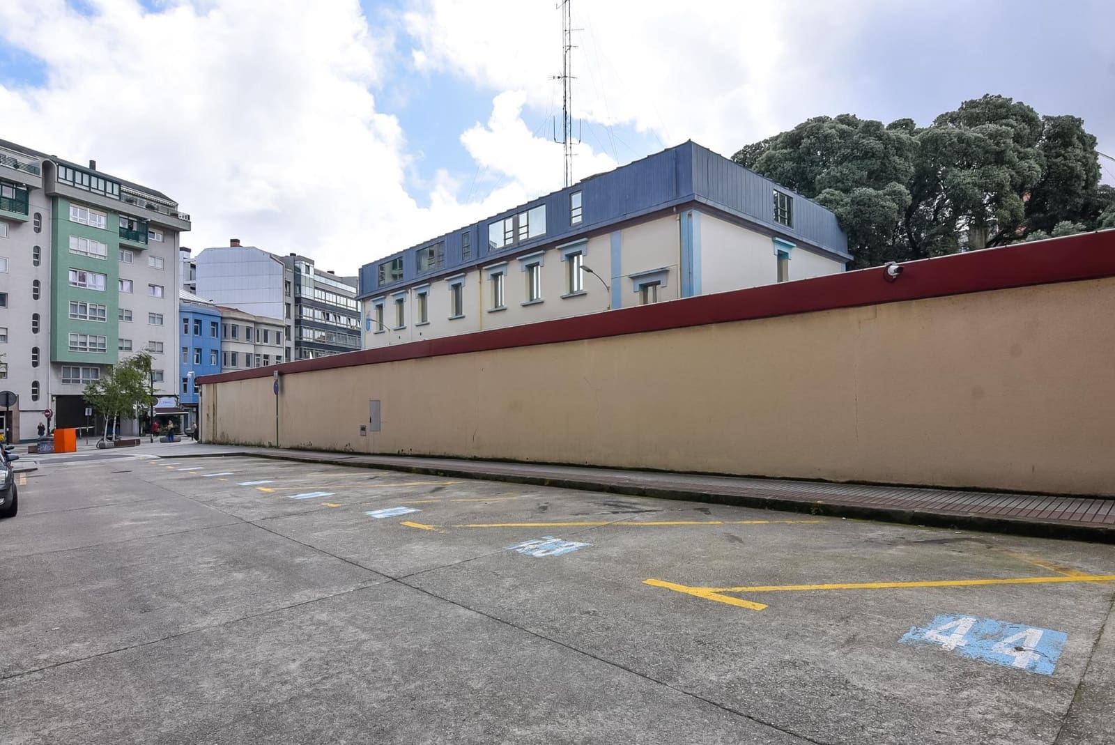 Erhverv til salg i A Coruna by - € 110.000 (Ref: 9185759)