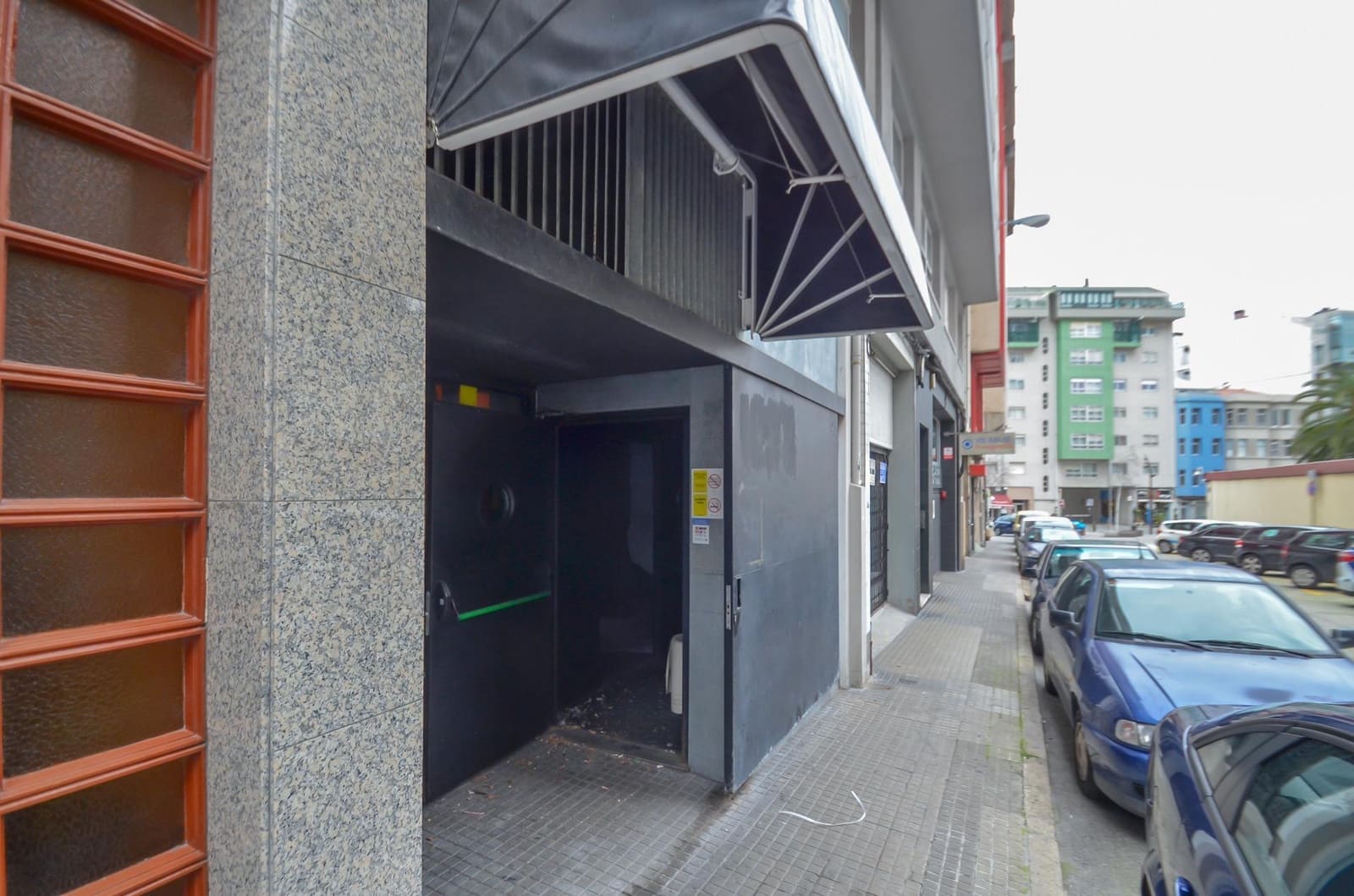 Erhverv til salg i A Coruna by - € 110.000 (Ref: 9185759)