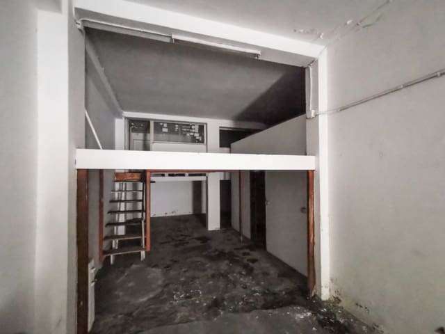 Kommersiell til salgs i La Coruña by - € 95 000 (Ref: 9185773)