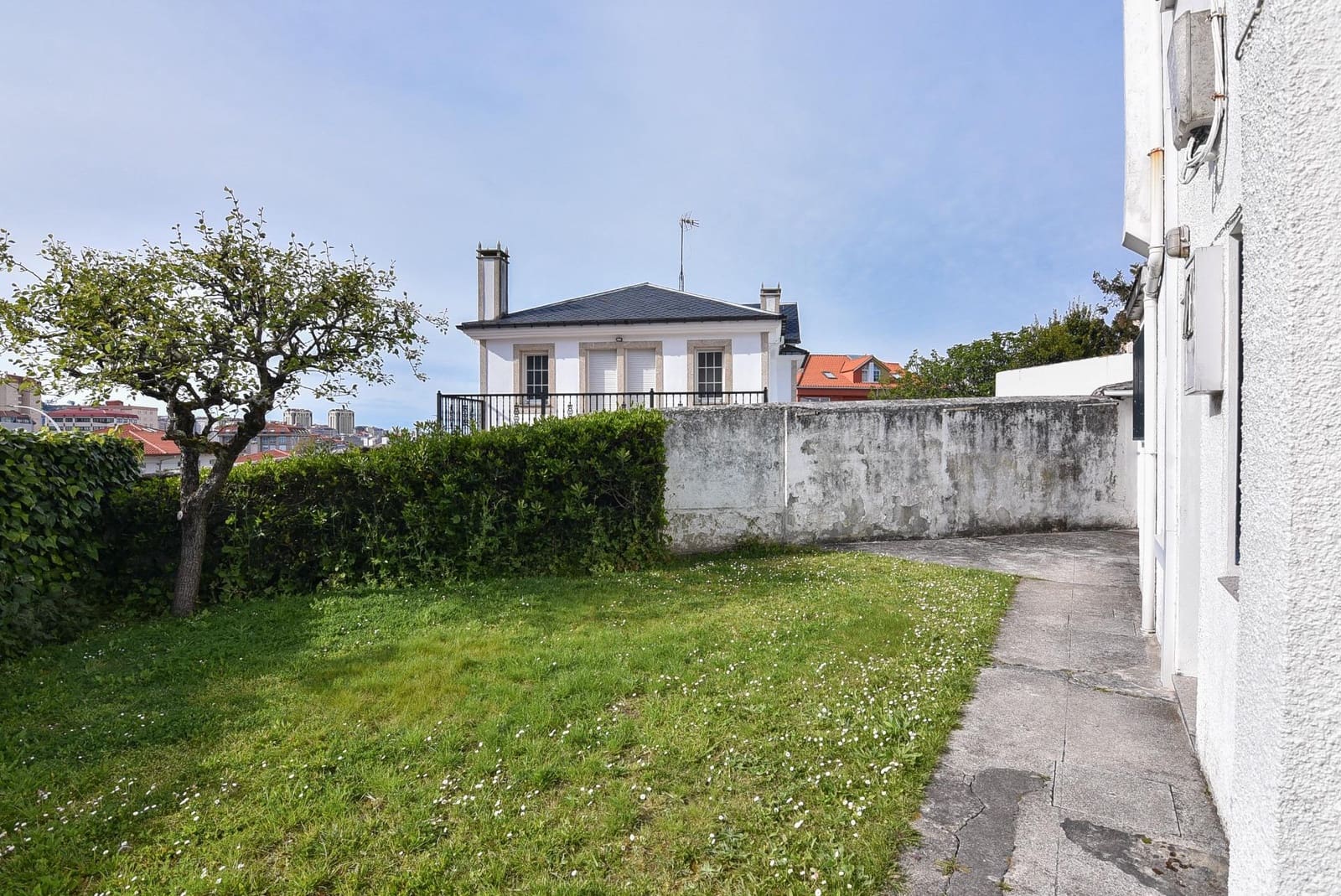 6 bedroom Villa for sale in A Coruna city with garage - € 950,000 (Ref: 9185785)