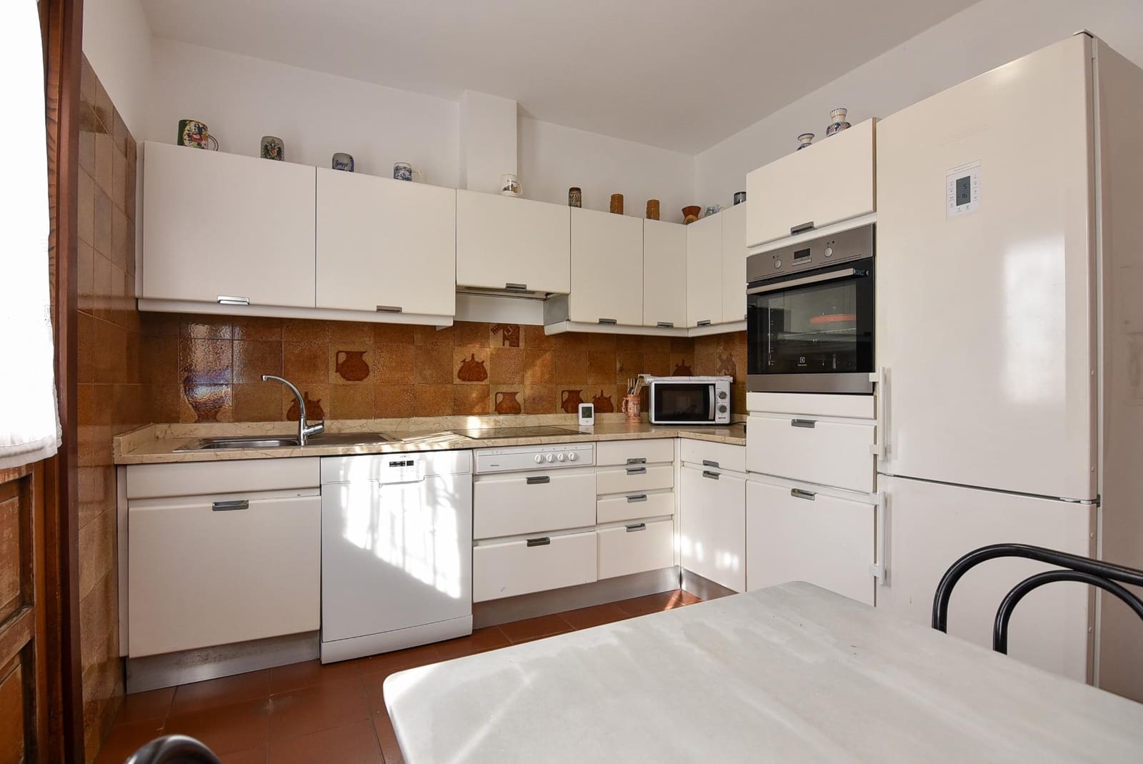 6 bedroom Villa for sale in A Coruna city with garage - € 950,000 (Ref: 9185785)