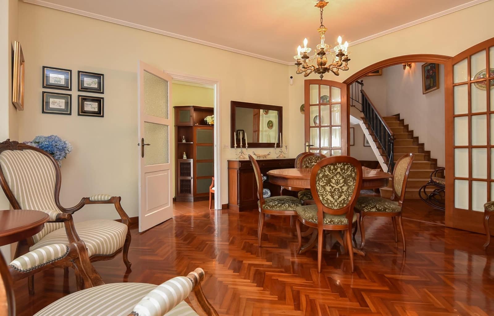 6 bedroom Villa for sale in A Coruna city with garage - € 950,000 (Ref: 9185785)