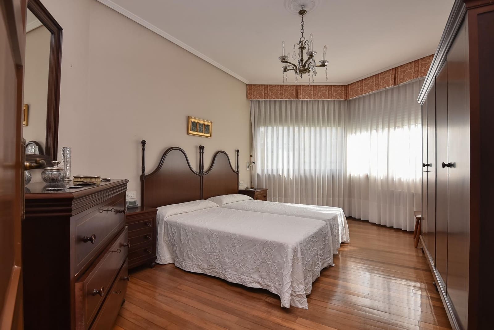 6 bedroom Villa for sale in A Coruna city with garage - € 950,000 (Ref: 9185785)