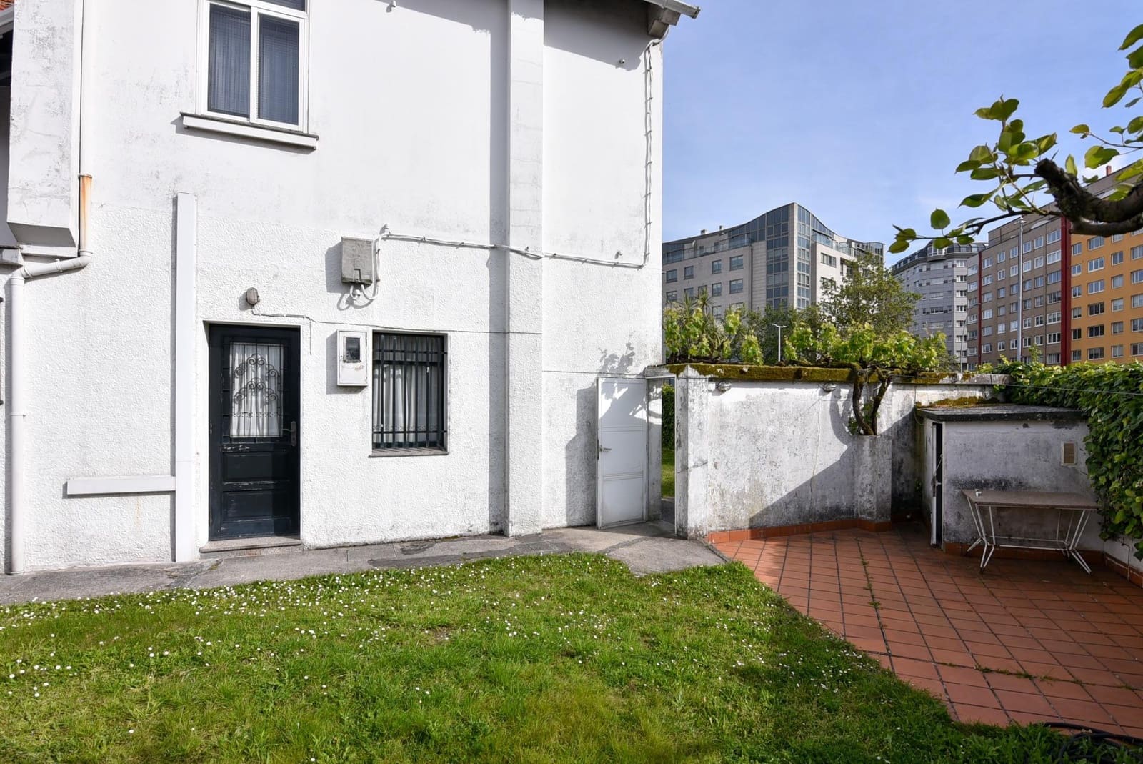 6 bedroom Villa for sale in A Coruna city with garage - € 950,000 (Ref: 9185785)