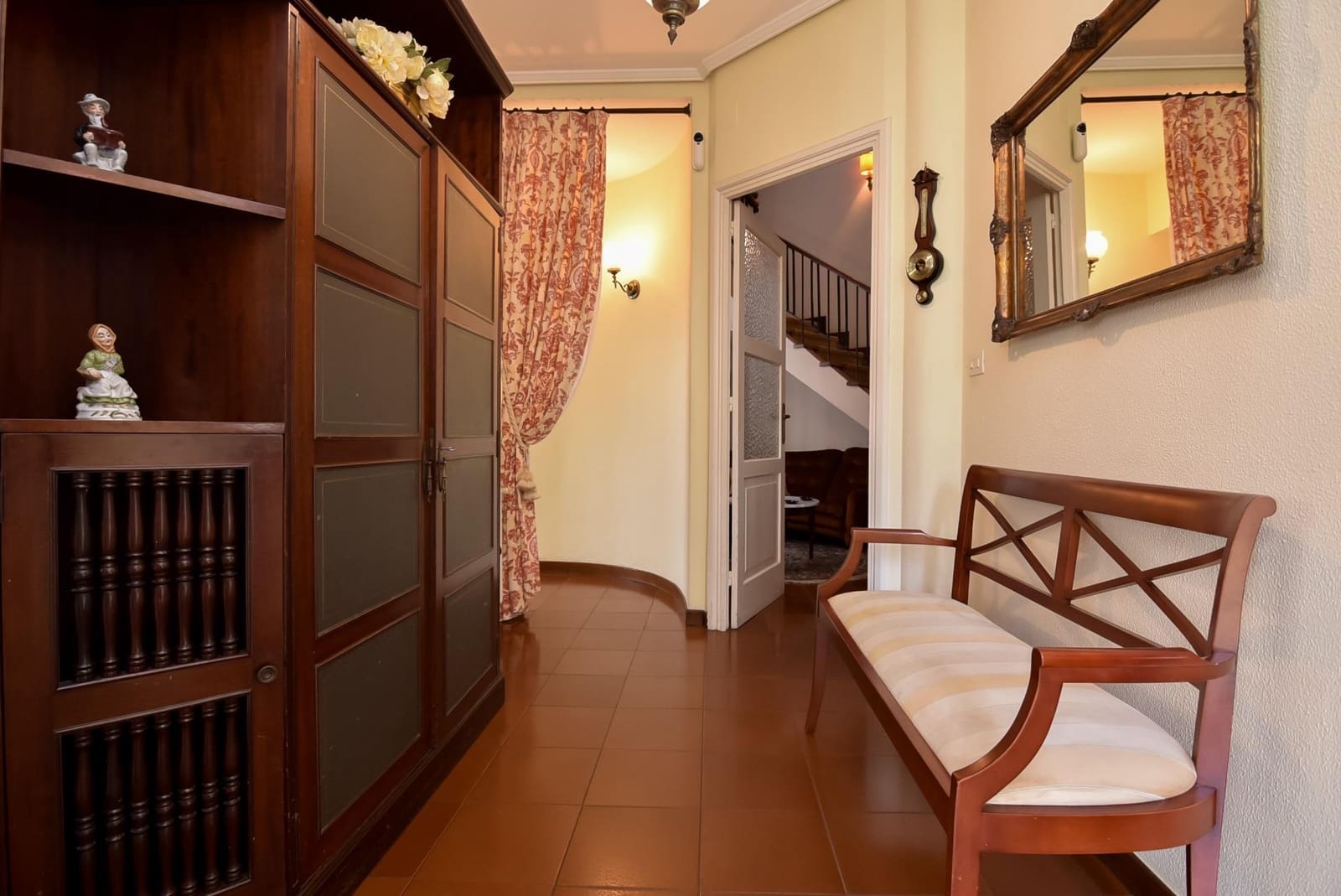 6 bedroom Villa for sale in A Coruna city with garage - € 950,000 (Ref: 9185785)