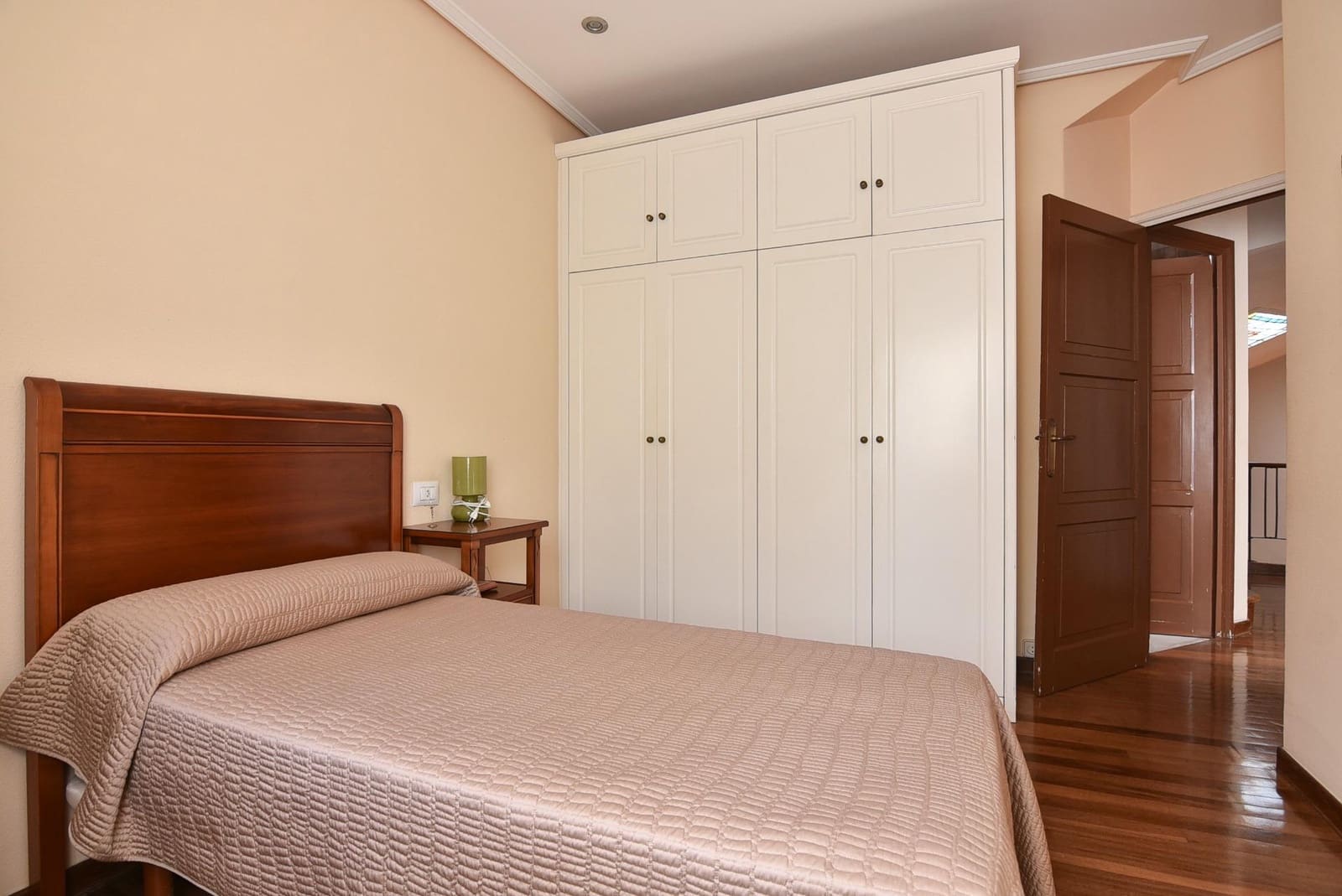 6 bedroom Villa for sale in A Coruna city with garage - € 950,000 (Ref: 9185785)