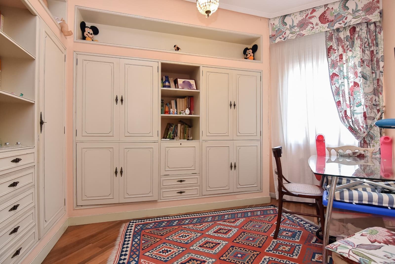 6 bedroom Villa for sale in A Coruna city with garage - € 950,000 (Ref: 9185785)