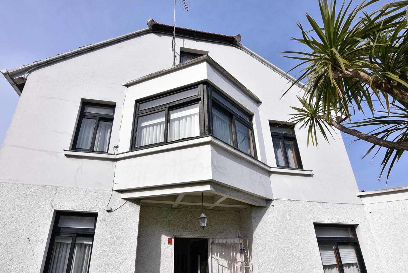 6 bedroom Villa for sale in A Coruna city with garage - € 950,000 (Ref: 9185785)