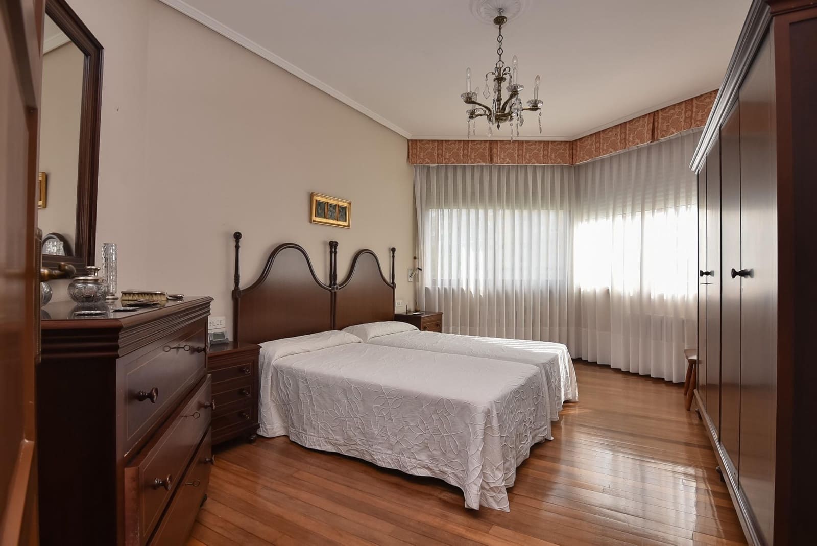 6 bedroom Villa for sale in A Coruna city with garage - € 950,000 (Ref: 9185785)