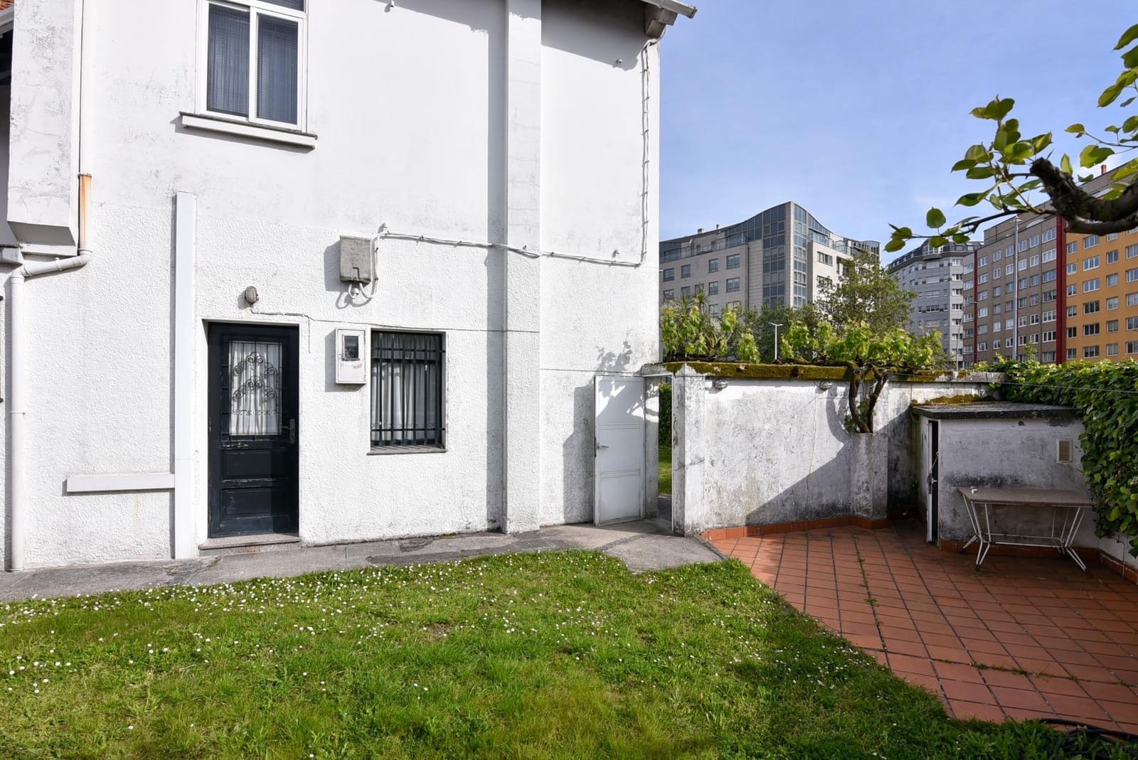 6 bedroom Villa for sale in A Coruna city with garage - € 950,000 (Ref: 9185785)