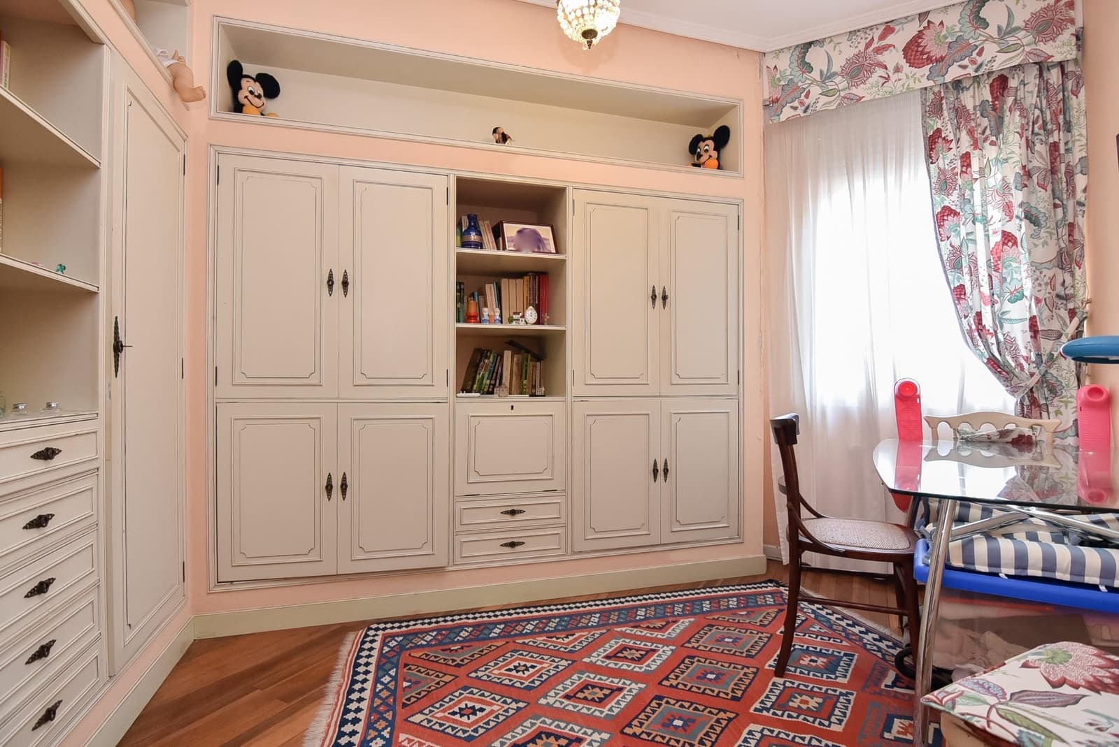 6 bedroom Villa for sale in A Coruna city with garage - € 950,000 (Ref: 9185785)