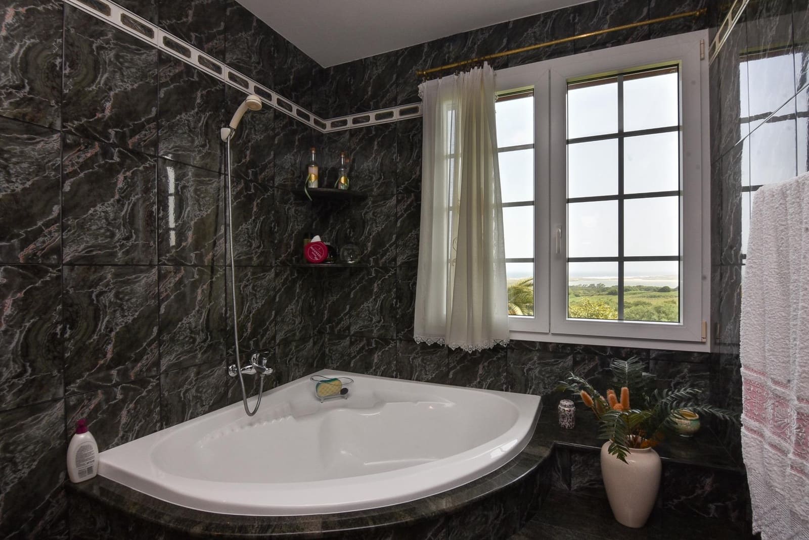 7 soverom Villa til salgs i Carballo med svømmebasseng - € 480 000 (Ref: 9185786)