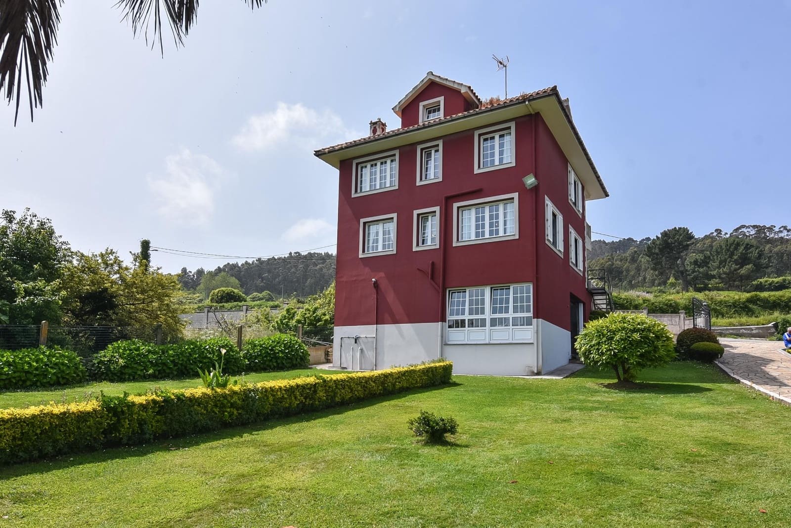 7 soverom Villa til salgs i Carballo med svømmebasseng - € 480 000 (Ref: 9185786)