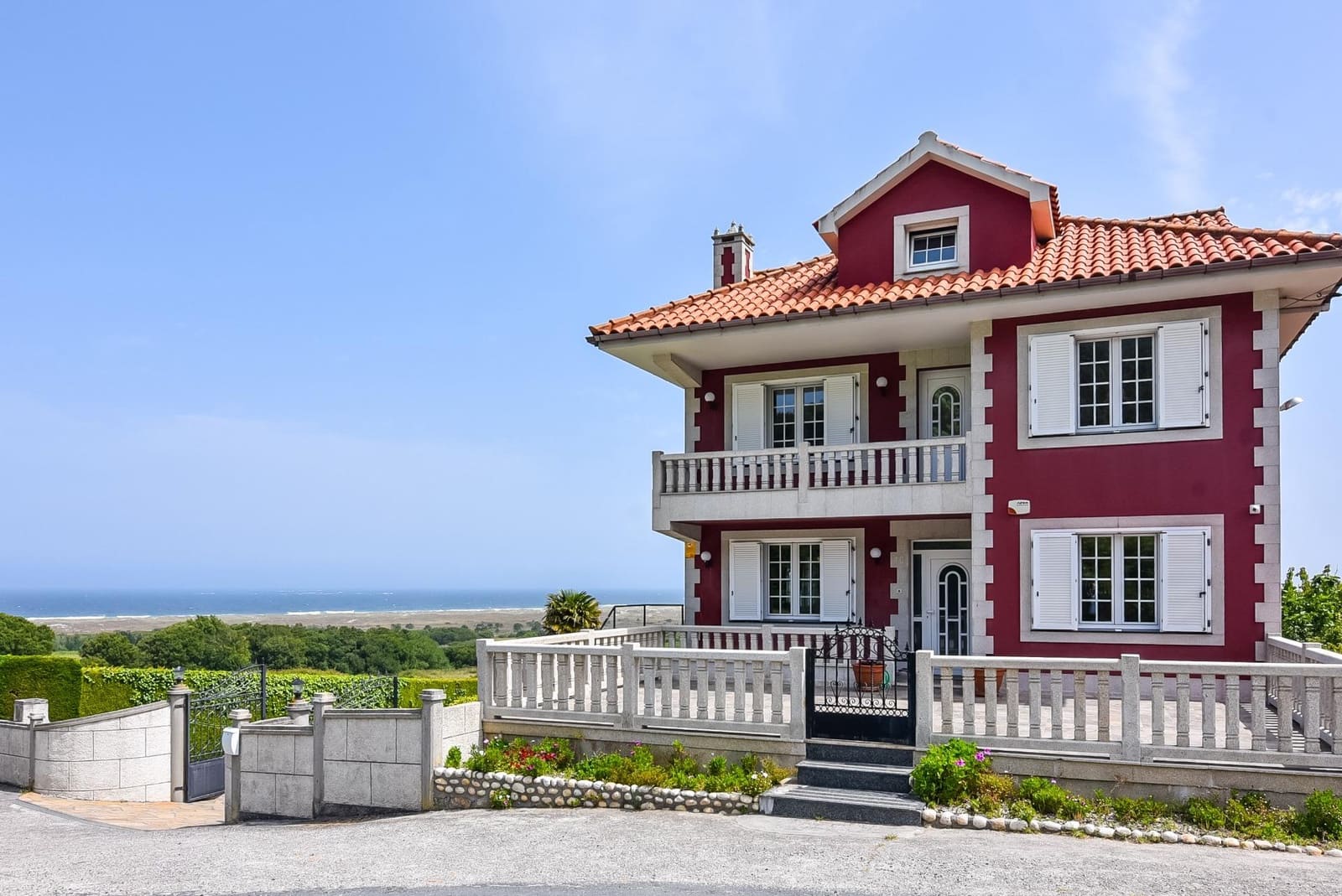 7 soverom Villa til salgs i Carballo med svømmebasseng - € 480 000 (Ref: 9185786)