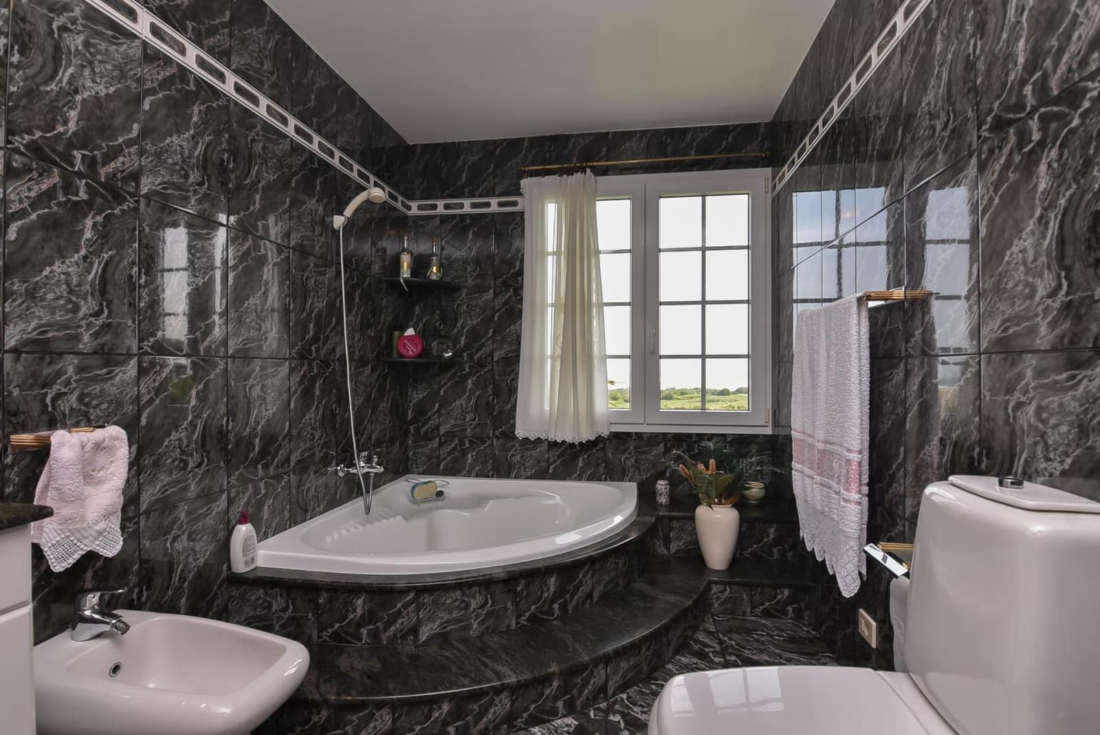 7 slaapkamer Villa te koop in Carballo met zwembad - € 480.000 (Ref: 9185786)