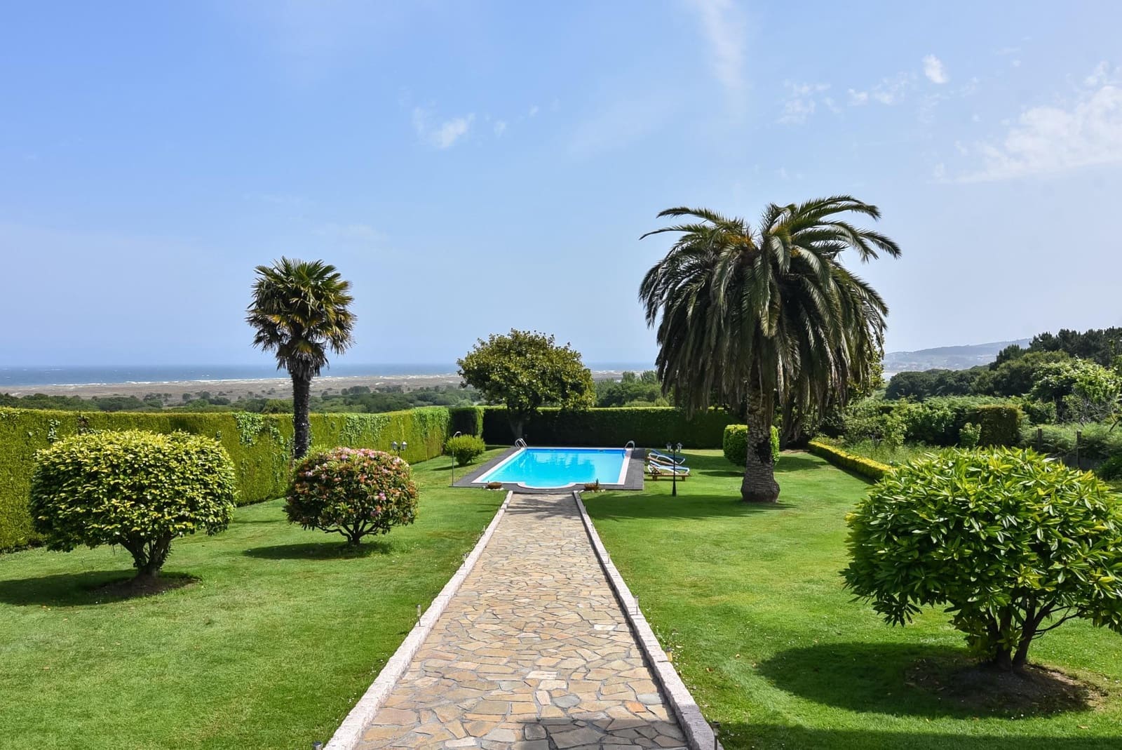 7 slaapkamer Villa te koop in Carballo met zwembad - € 480.000 (Ref: 9185786)