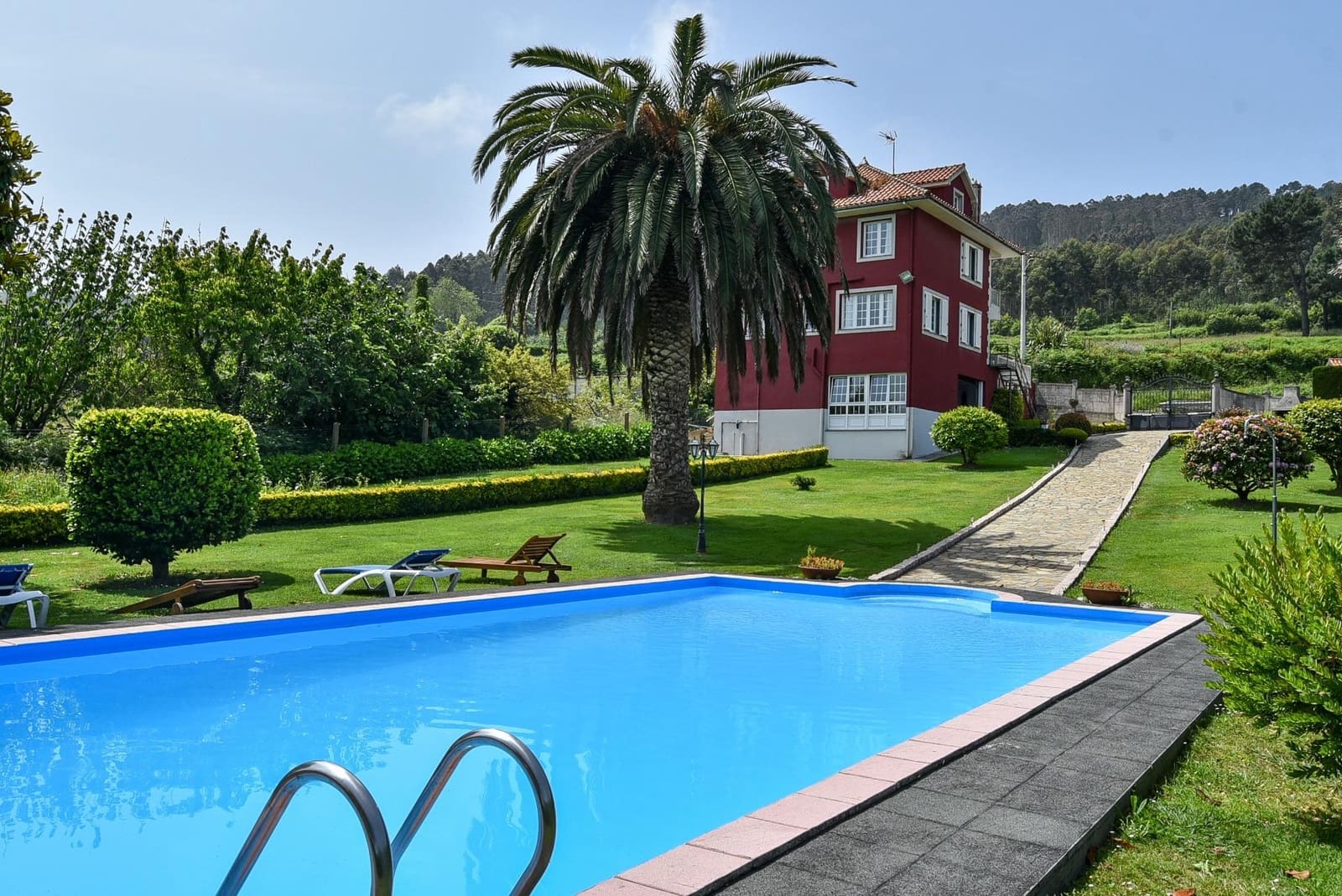 7 soveværelse Villa til salg i Carballo med swimmingpool - € 480.000 (Ref: 9185786)