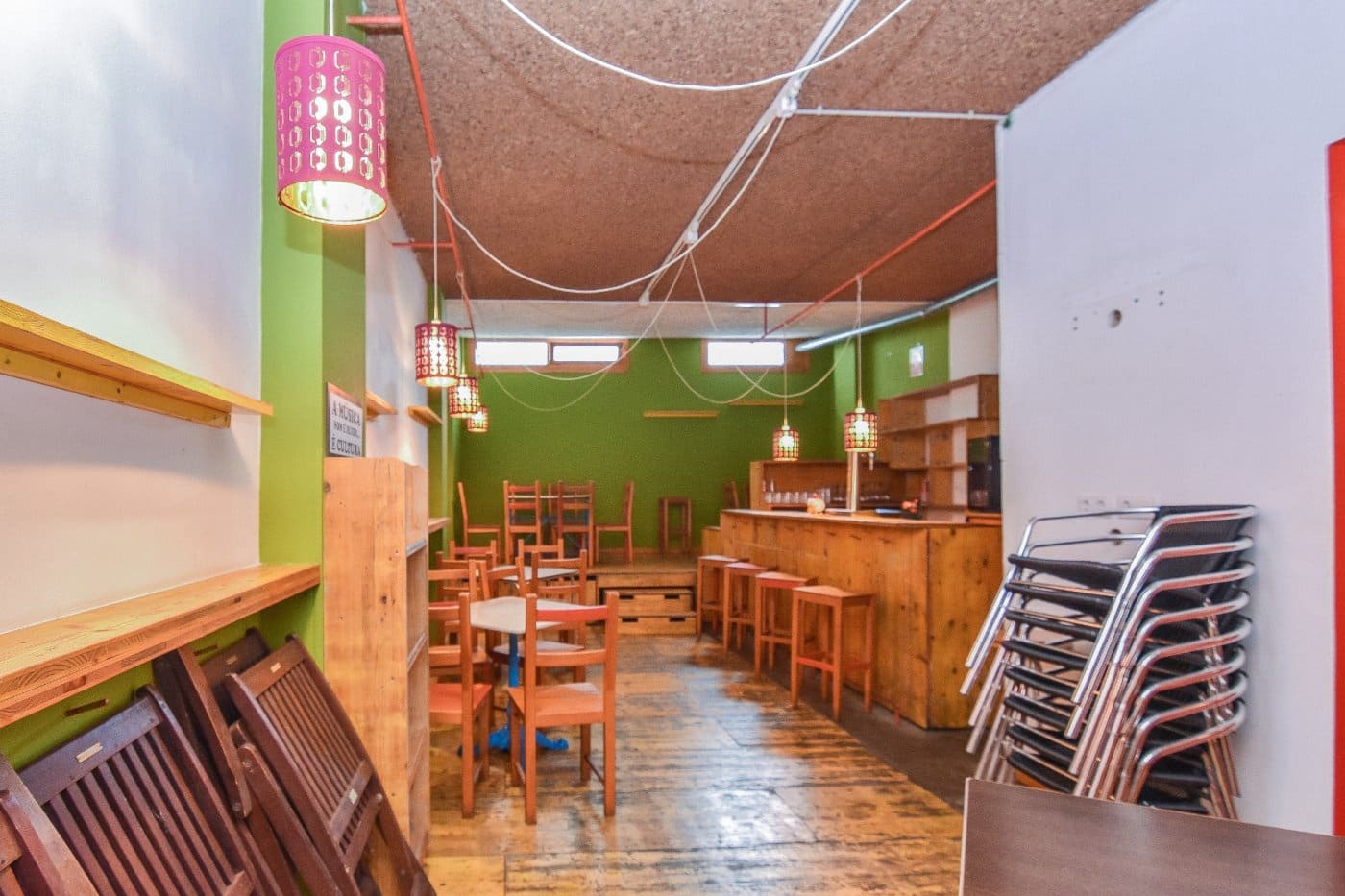 Kommersiell til salgs i La Coruna by - € 135 000 (Ref: 9185787)