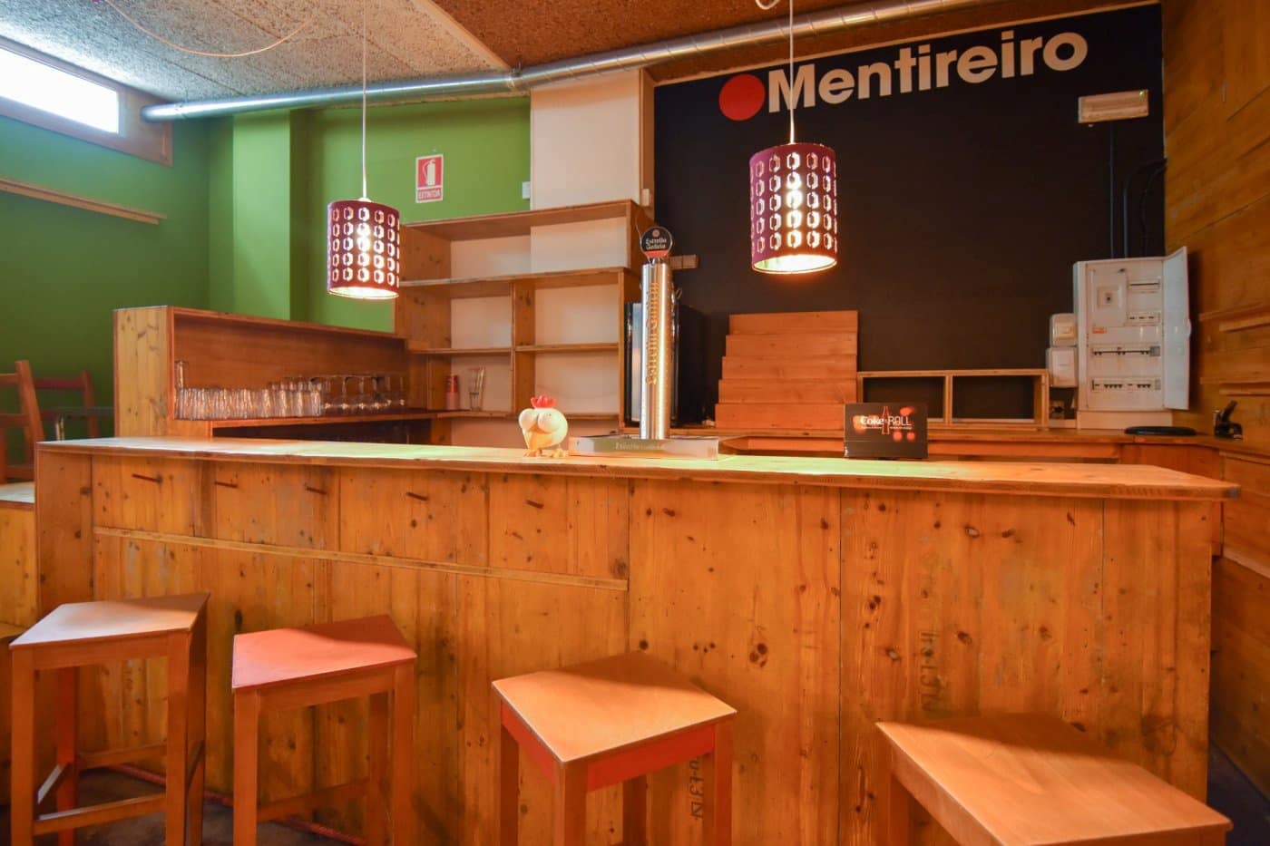 Kommersiell til salgs i La Coruna by - € 135 000 (Ref: 9185787)