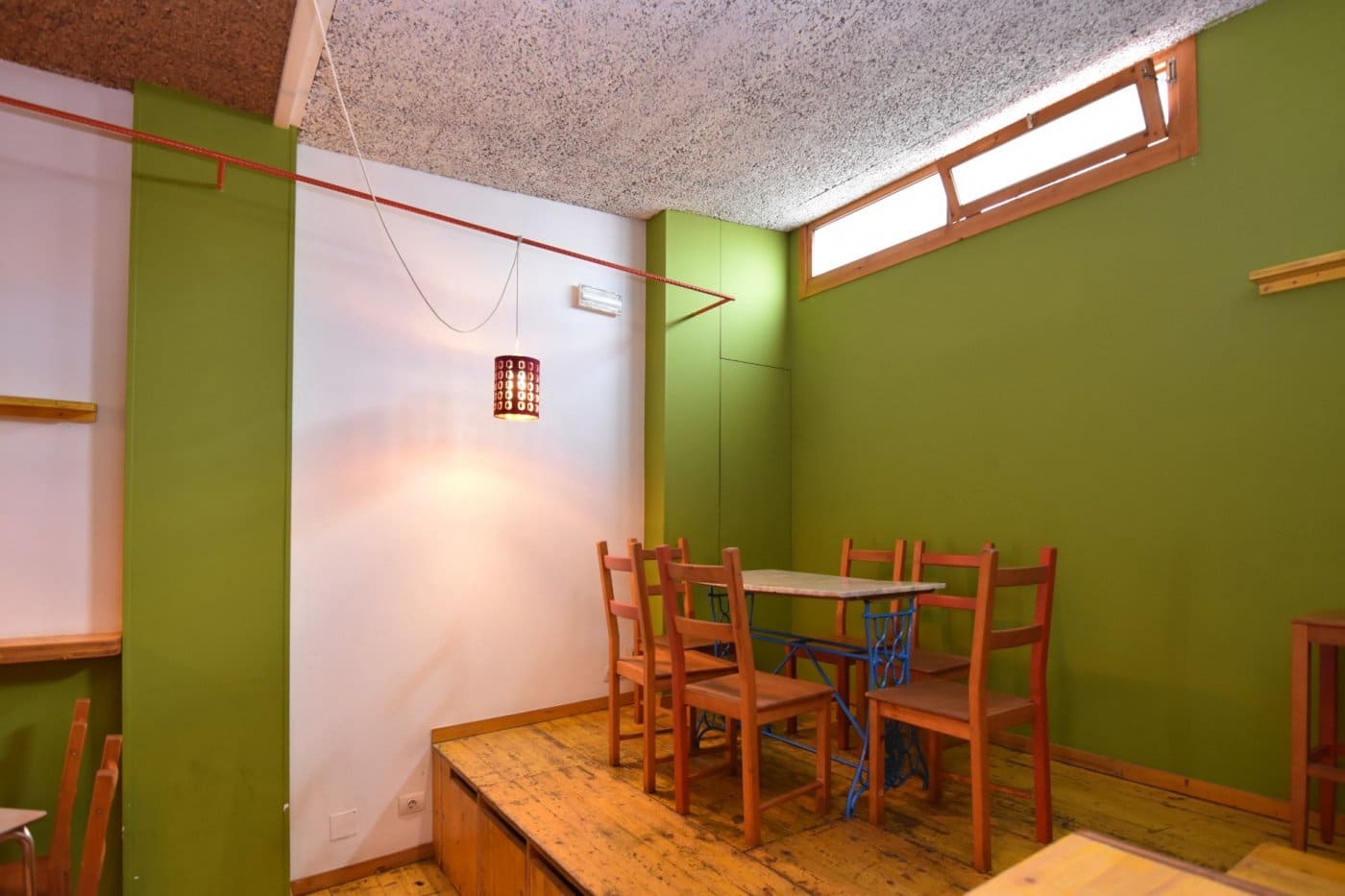 Kommersiell til salgs i La Coruna by - € 135 000 (Ref: 9185787)