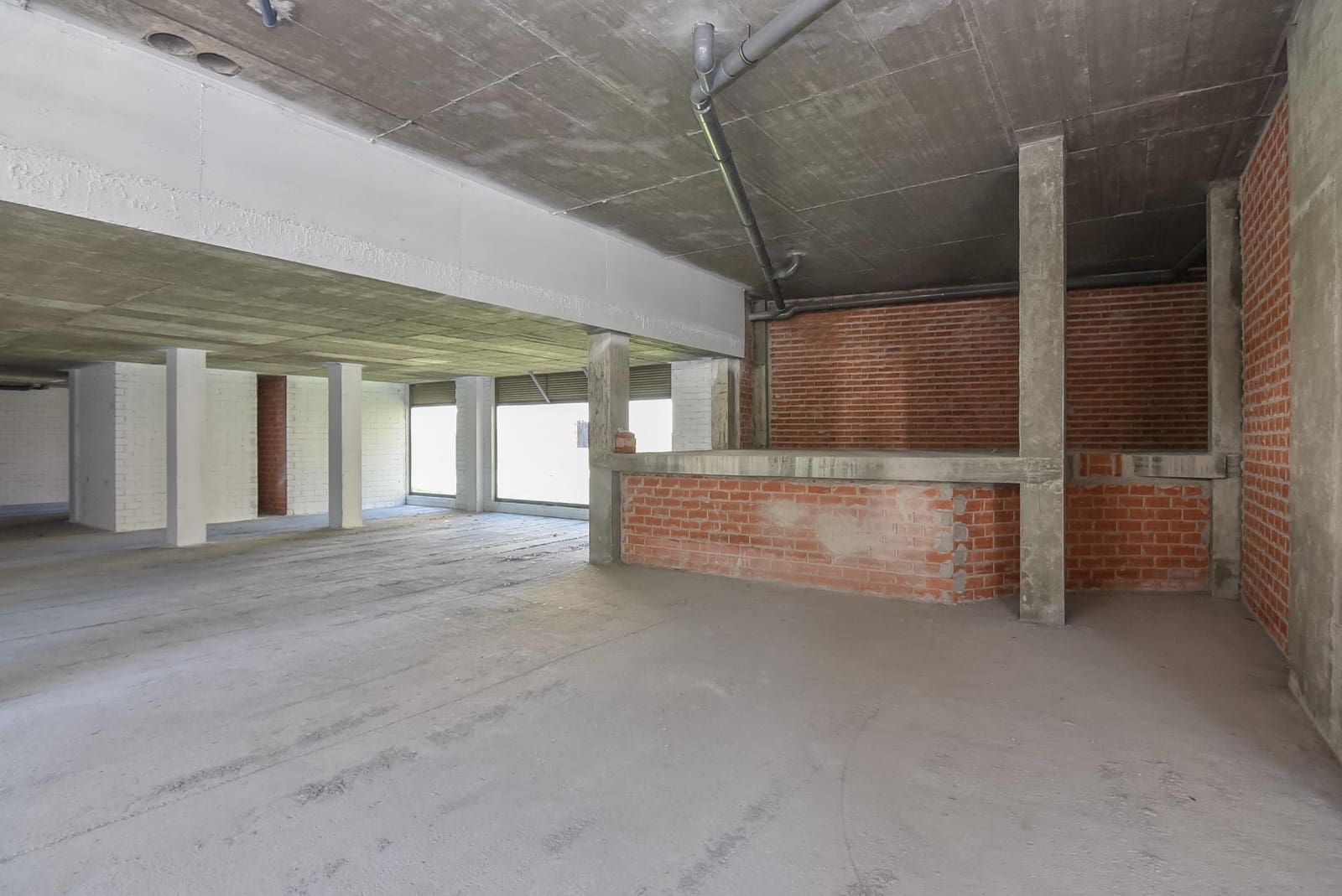 Commercial for rent in Culleredo - € 700 (Ref: 9185788)