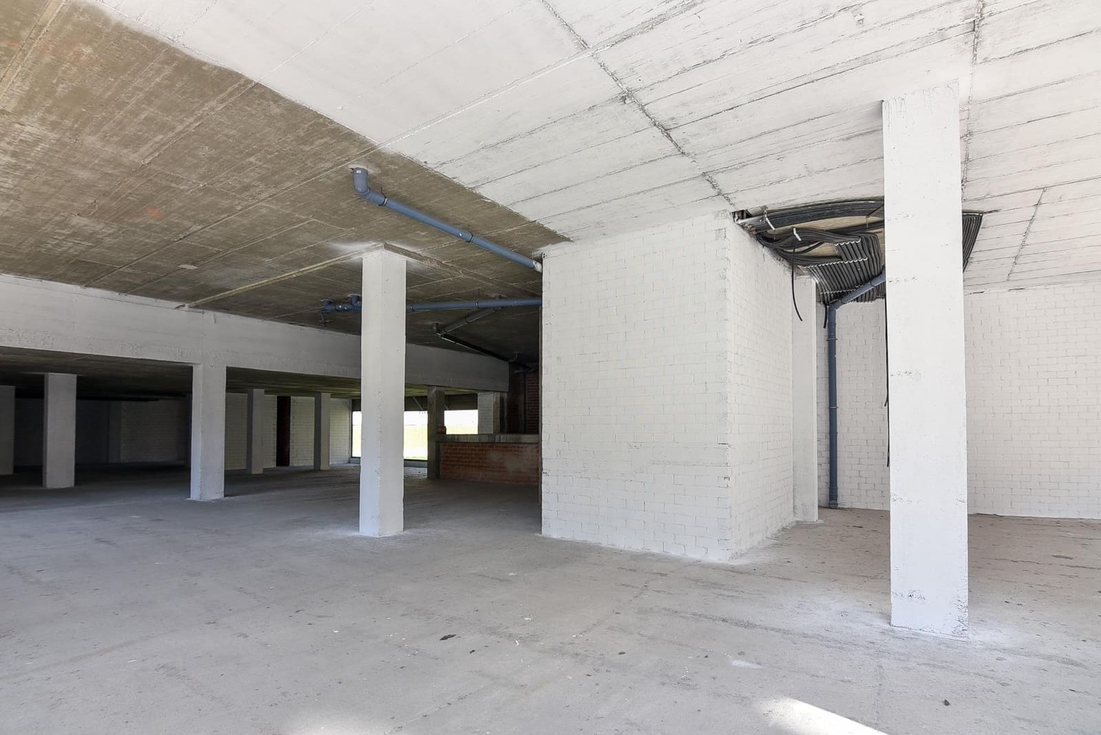 Commercial for rent in Culleredo - € 700 (Ref: 9185788)