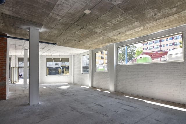 Commercial for rent in Culleredo - € 700 (Ref: 9185788)