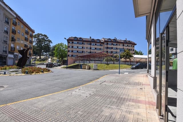 Commercial for rent in Culleredo - € 700 (Ref: 9185788)