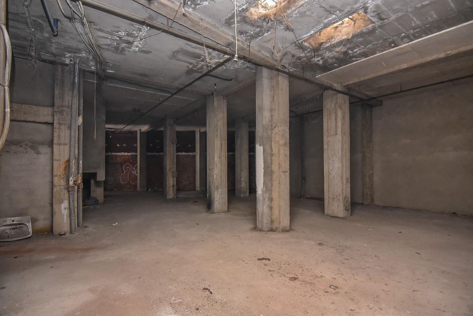 Kommersiell til salgs i La Coruna by - € 550 000 (Ref: 9185789)