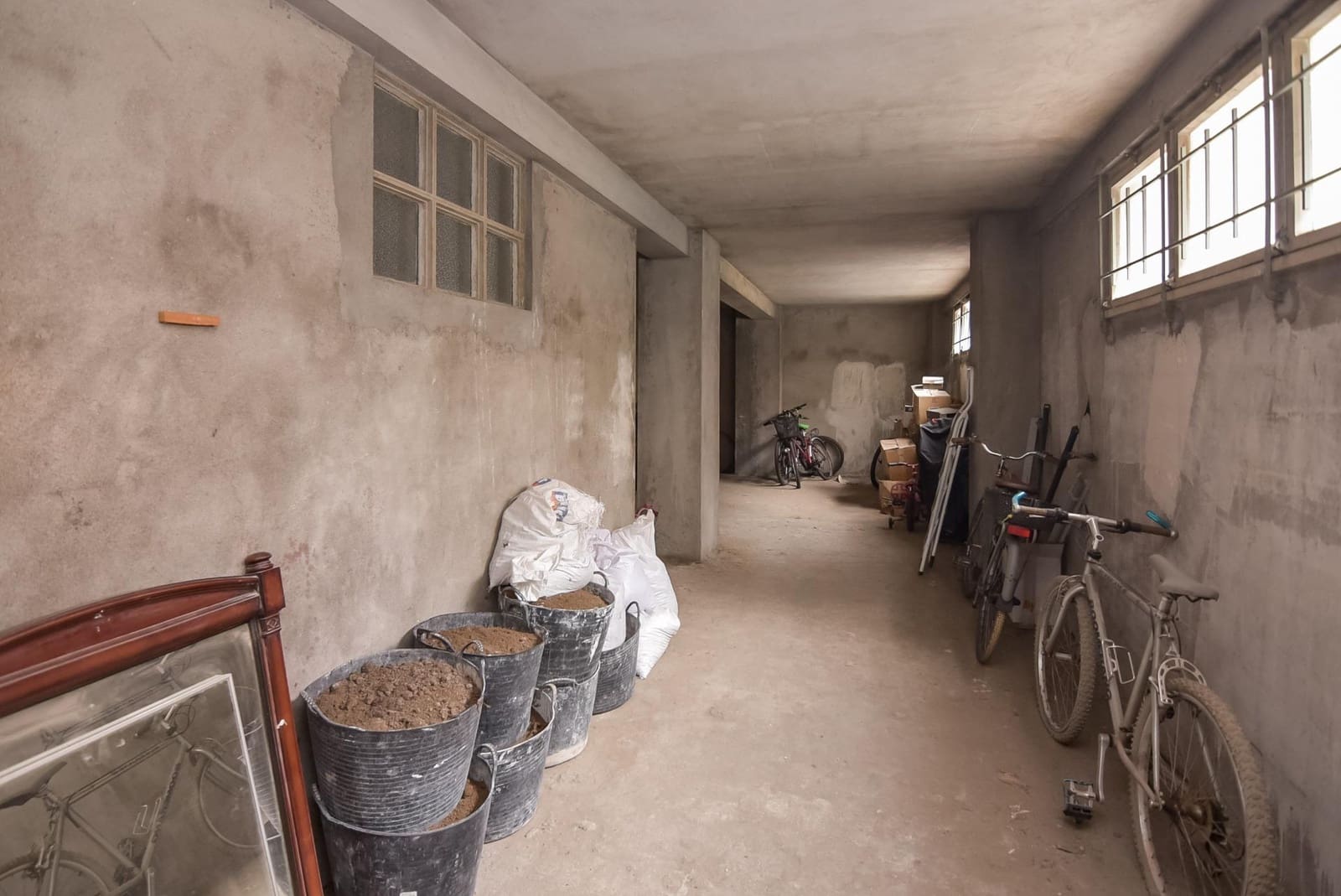 Kommersiell til salgs i La Coruna by - € 550 000 (Ref: 9185789)