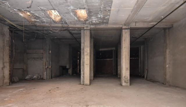 Commercial for sale in A Coruña city - € 550,000 (Ref: 9185789)