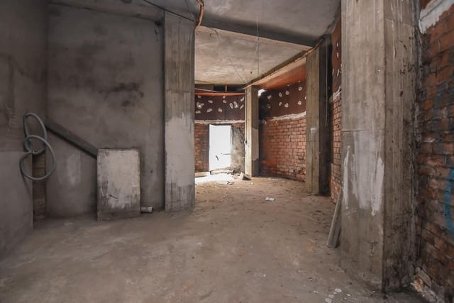 Commercial for sale in A Coruña city - € 550,000 (Ref: 9185789)