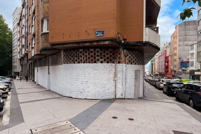 Commercial for sale in A Coruña city - € 550,000 (Ref: 9185789)