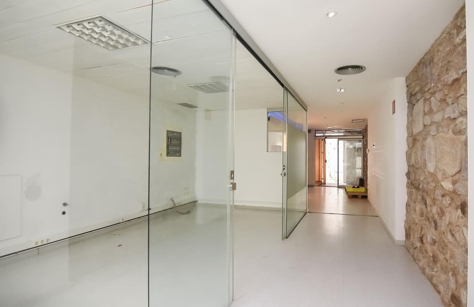 Erhverv til salg i A Coruna by - € 330.000 (Ref: 9185791)