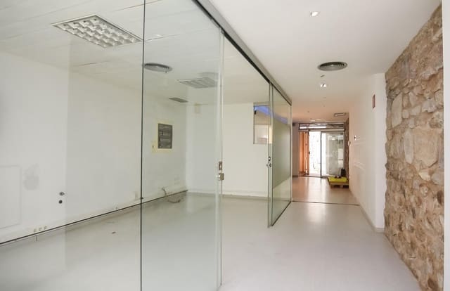 Kommersiell til salgs i La Coruña by - € 330 000 (Ref: 9185791)