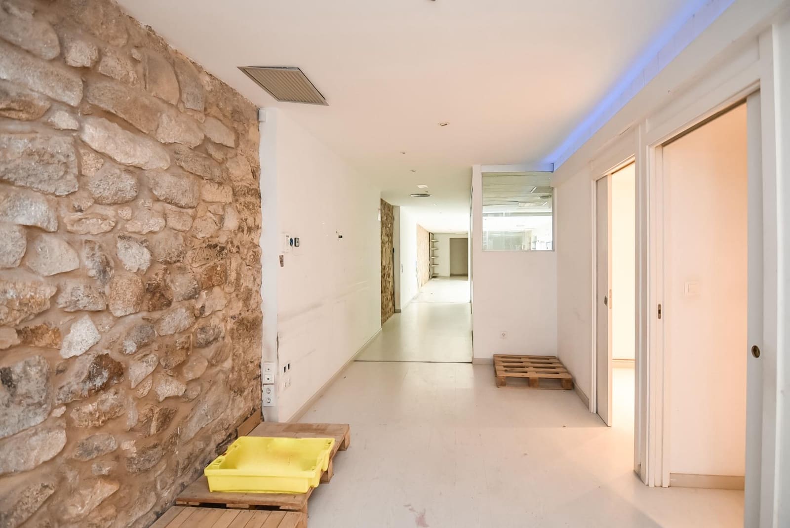 Erhverv til salg i A Coruna by - € 330.000 (Ref: 9185791)