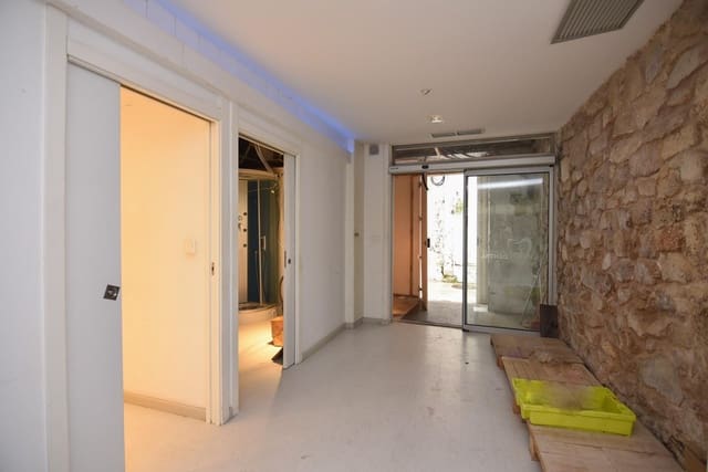 Kommersiell til salgs i La Coruña by - € 330 000 (Ref: 9185791)