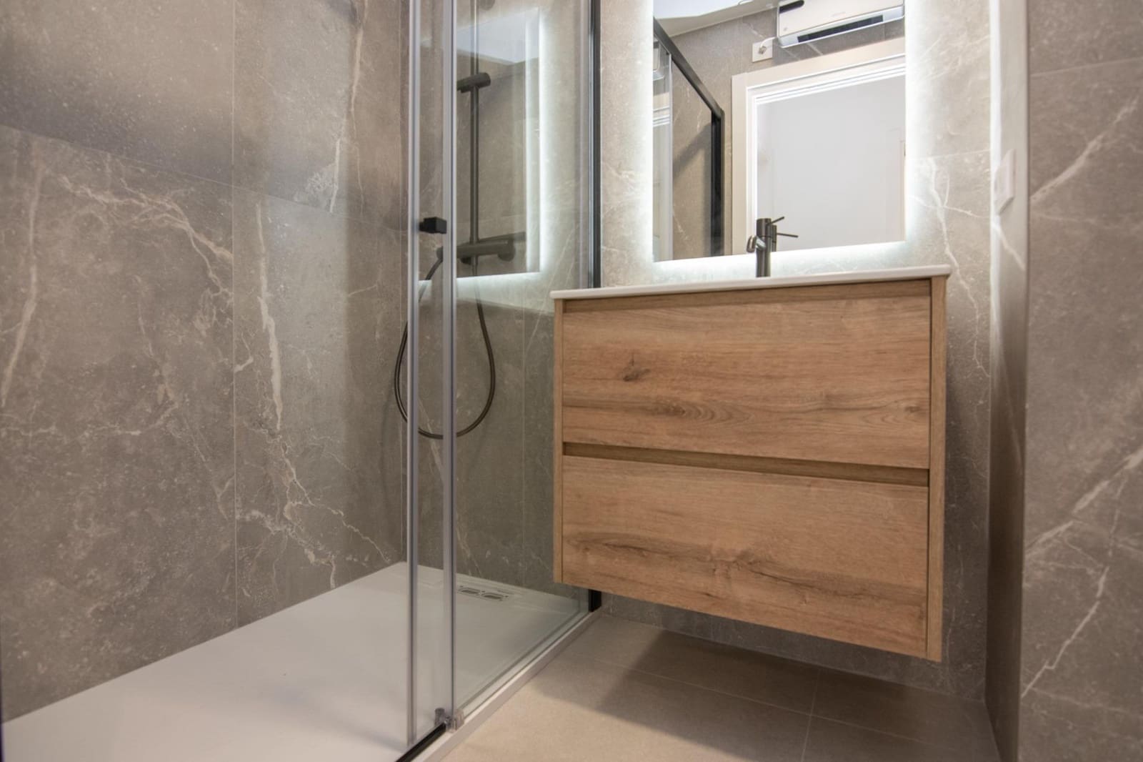 3 bedroom Apartment for sale in A Coruna city - € 345,000 (Ref: 9185796)