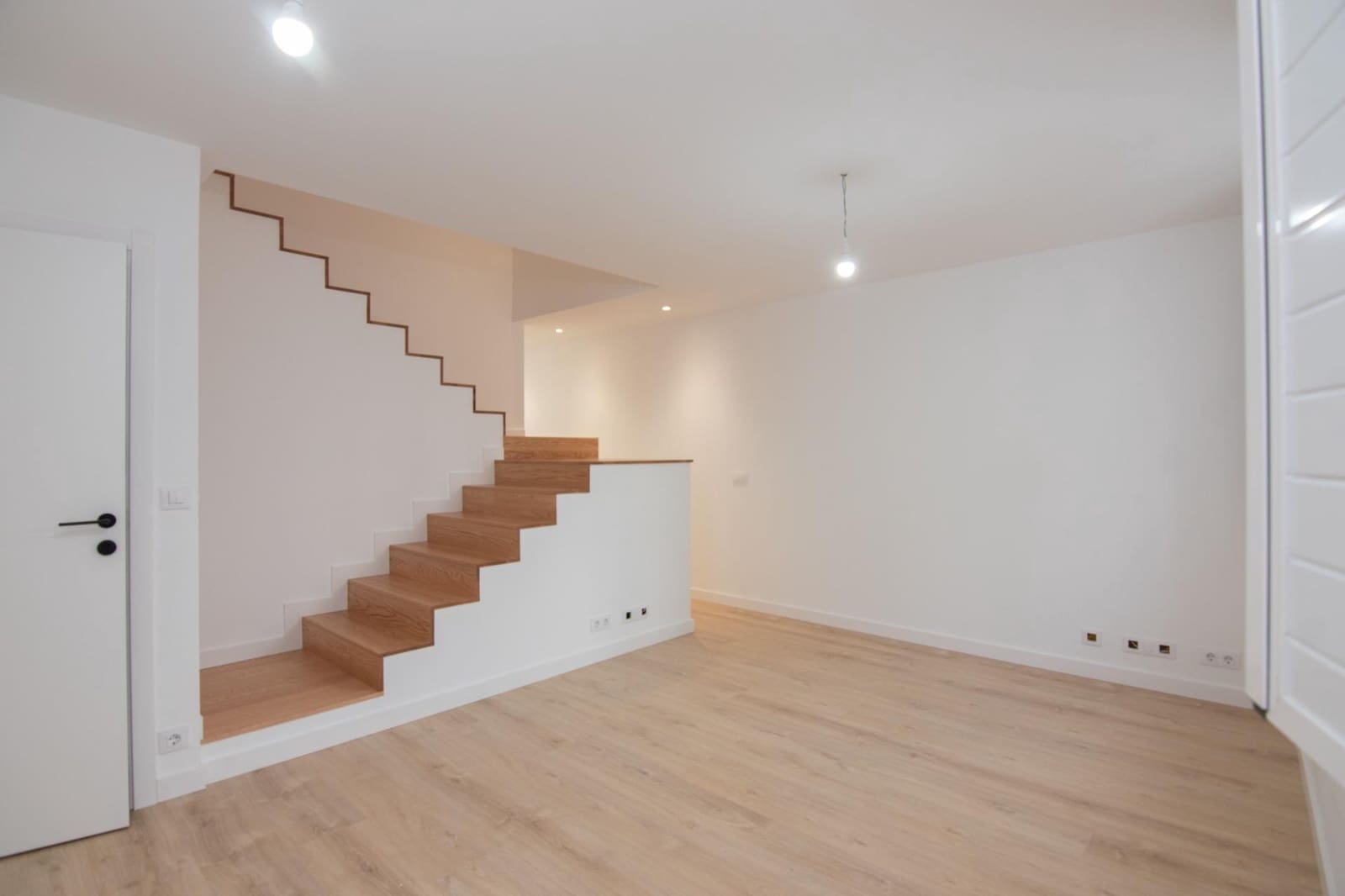 3 soveværelse Lejlighed til salg i A Coruna by - € 335.000 (Ref: 9185797)