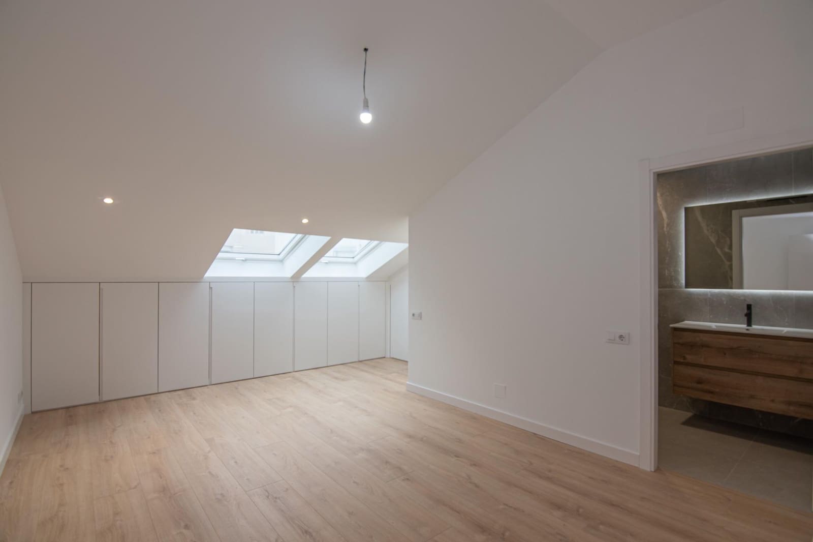 3 soveværelse Lejlighed til salg i A Coruna by - € 335.000 (Ref: 9185797)