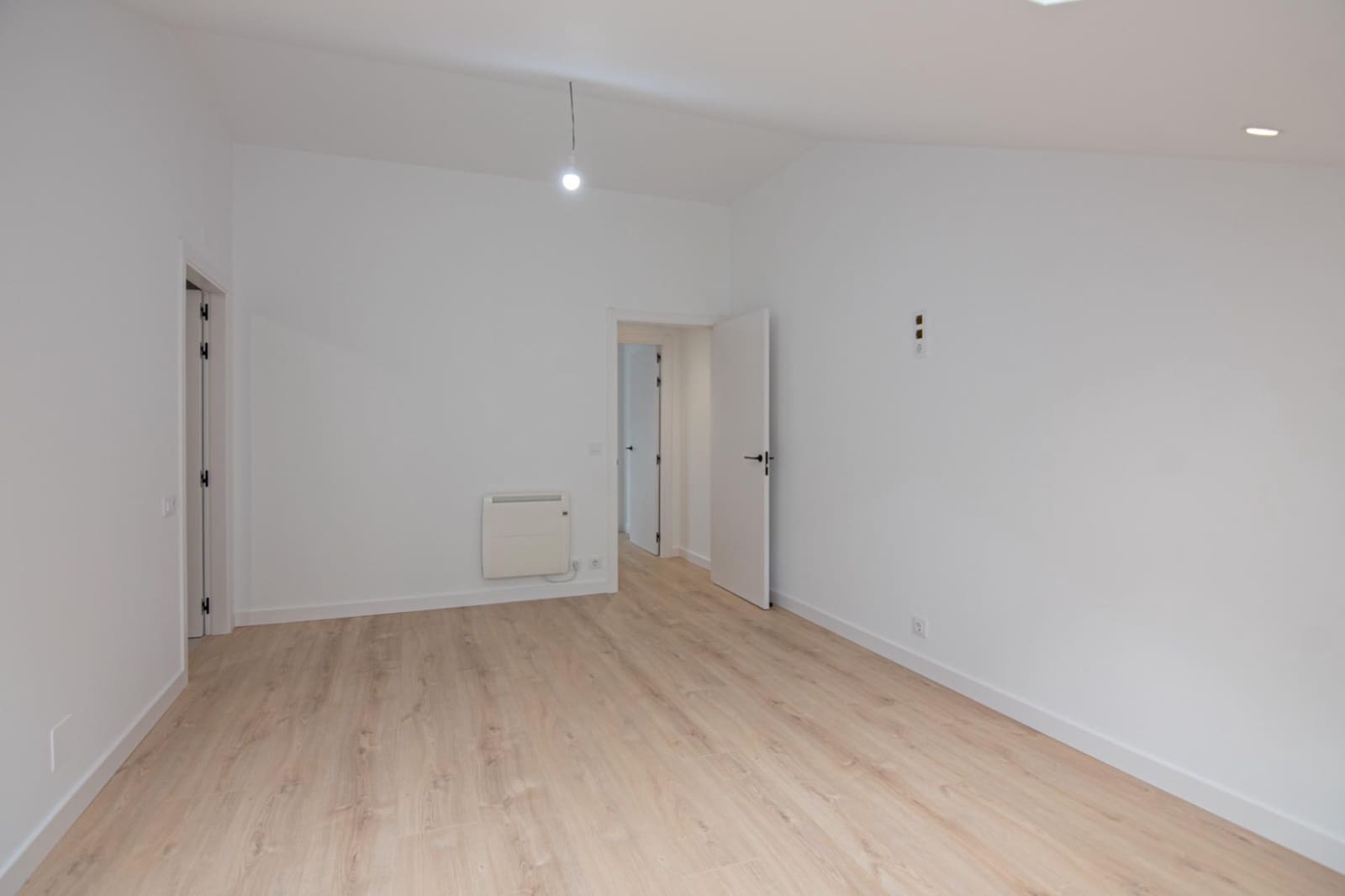 3 soveværelse Lejlighed til salg i A Coruna by - € 335.000 (Ref: 9185797)