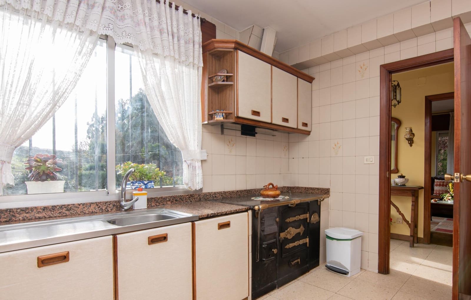 4 bedroom Villa for sale in Coiros with garage - € 180,000 (Ref: 9185802)