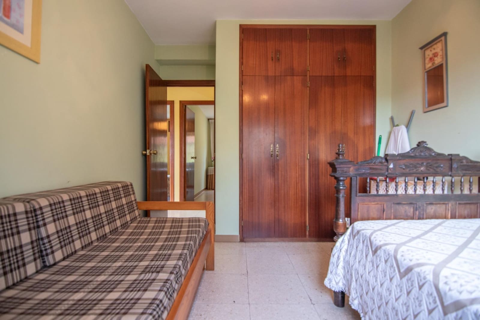 4 bedroom Villa for sale in Coiros with garage - € 180,000 (Ref: 9185802)