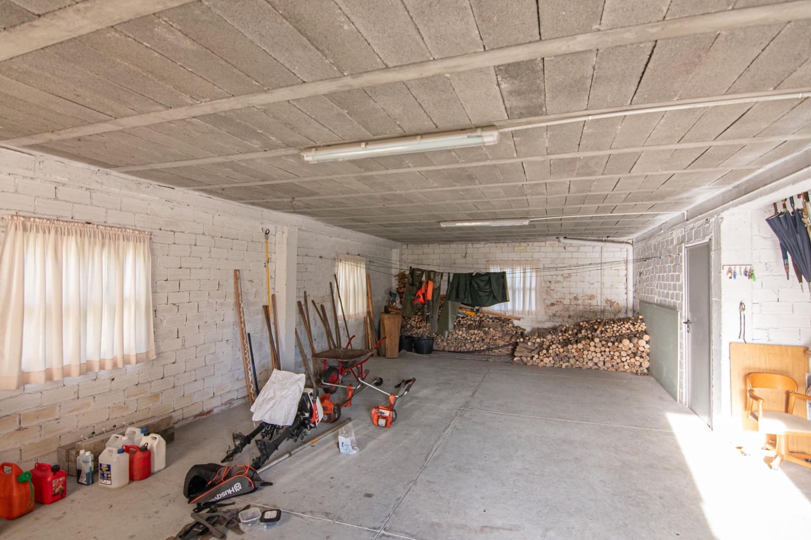 4 bedroom Villa for sale in Coiros with garage - € 180,000 (Ref: 9185802)