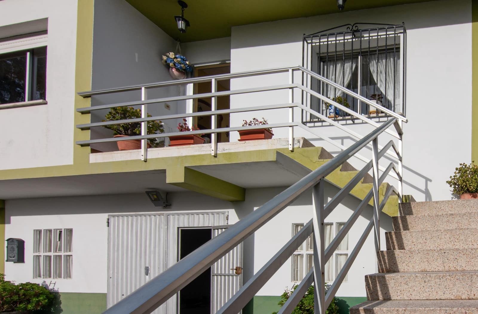 4 bedroom Villa for sale in Coiros with garage - € 180,000 (Ref: 9185802)