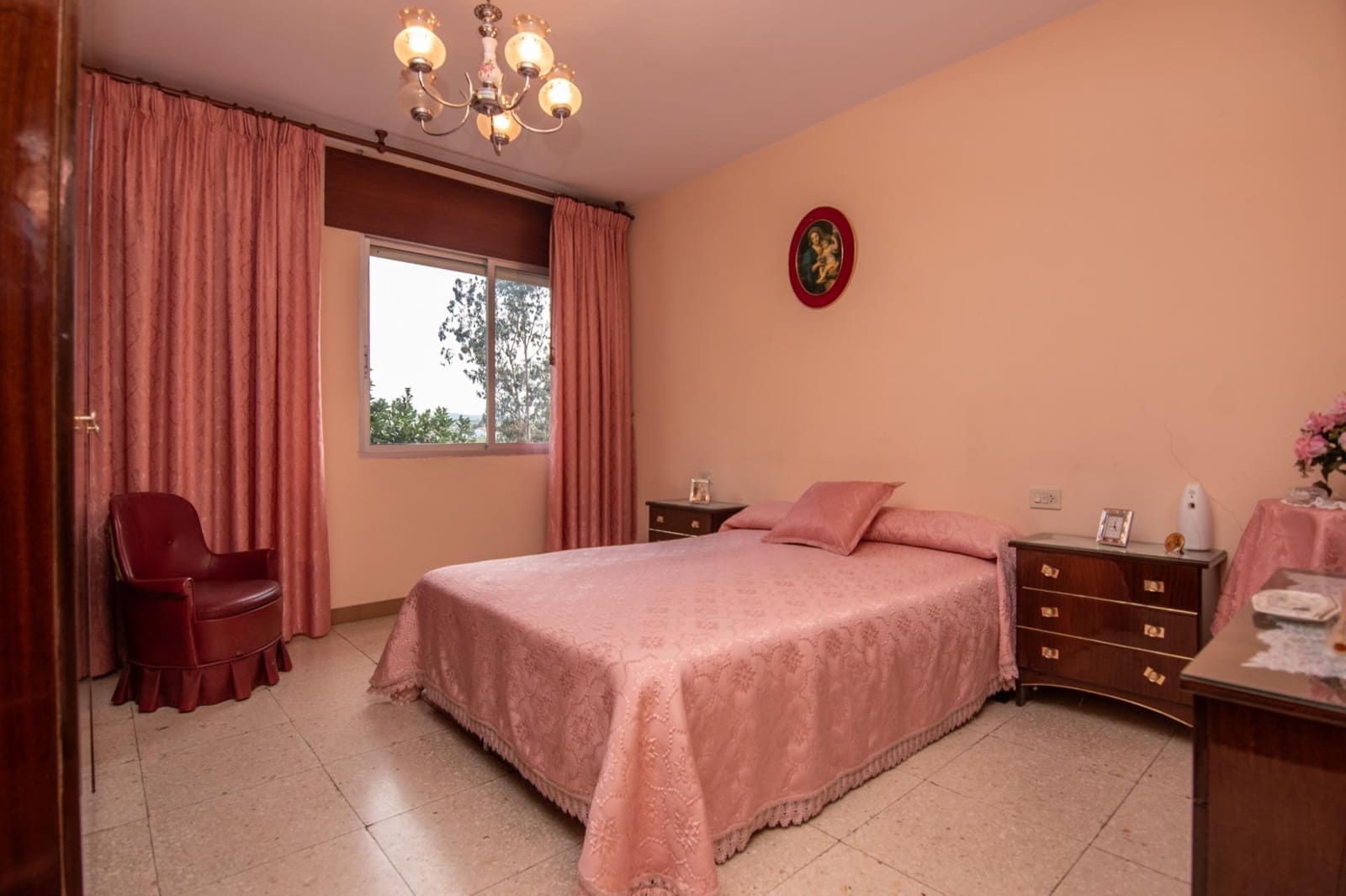 4 bedroom Villa for sale in Coiros with garage - € 180,000 (Ref: 9185802)