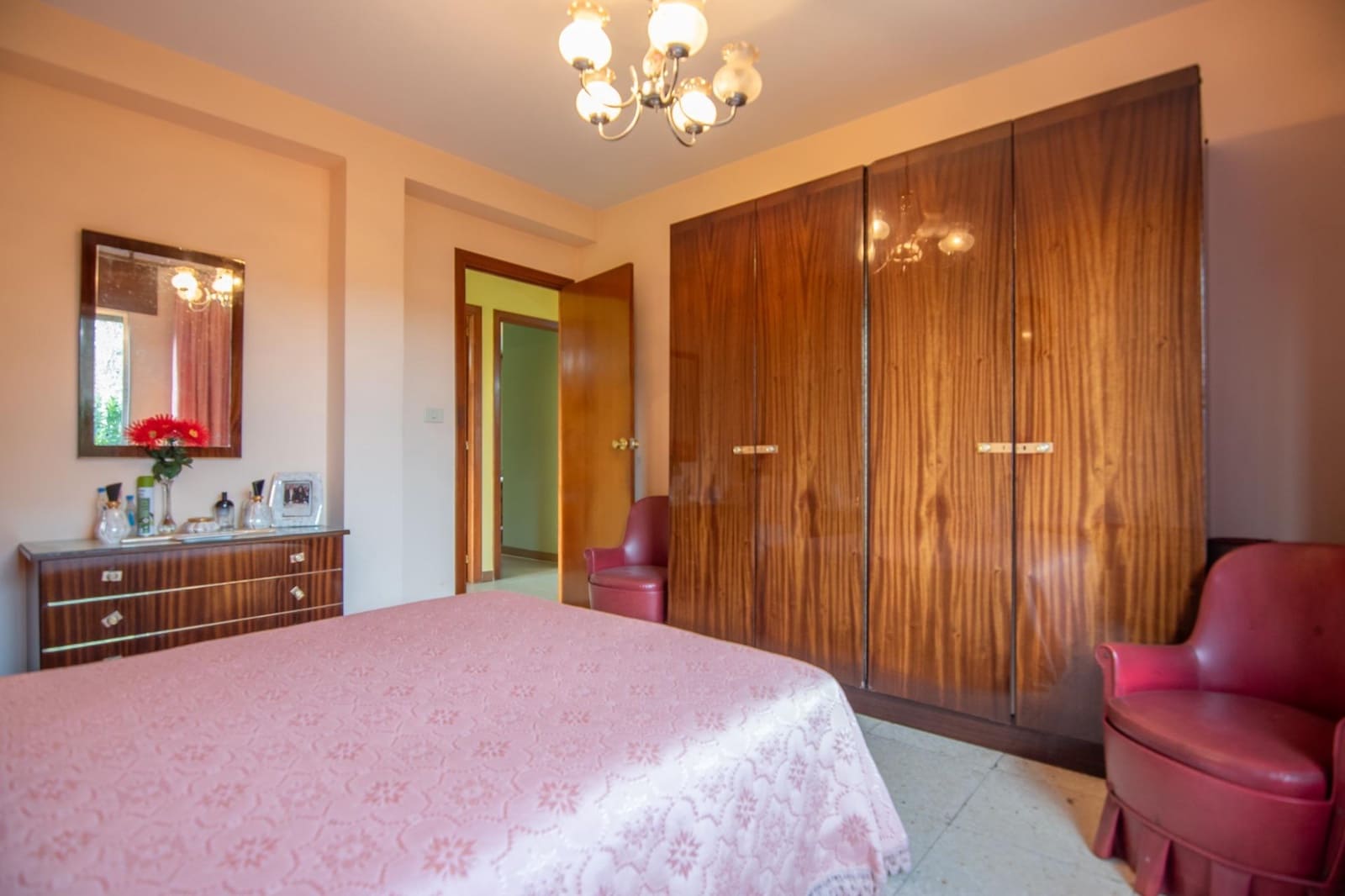 4 bedroom Villa for sale in Coiros with garage - € 180,000 (Ref: 9185802)