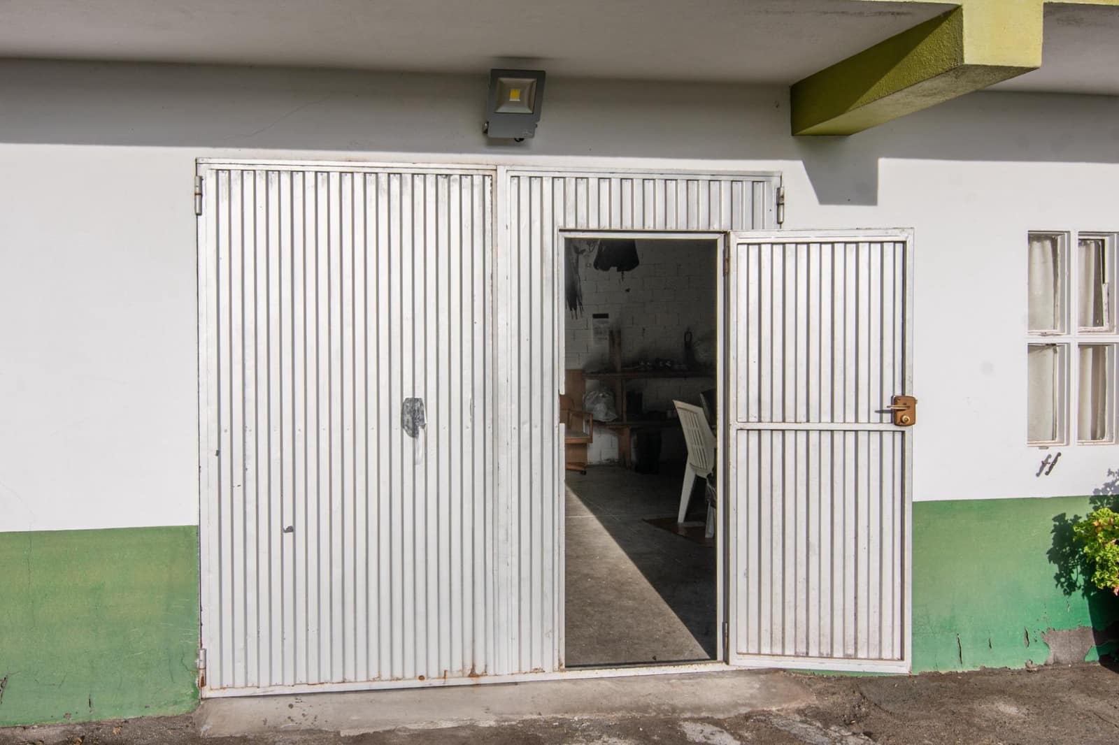 4 bedroom Villa for sale in Coiros with garage - € 180,000 (Ref: 9185802)