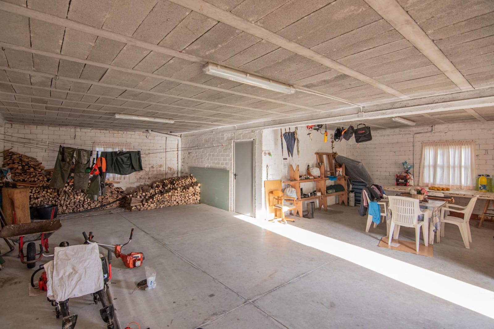 4 bedroom Villa for sale in Coiros with garage - € 180,000 (Ref: 9185802)