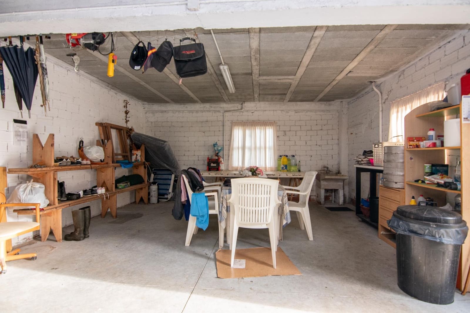 4 bedroom Villa for sale in Coiros with garage - € 180,000 (Ref: 9185802)